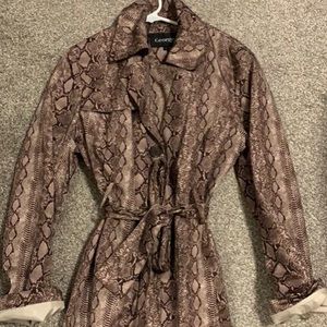 Women’s coat brown zebra color.